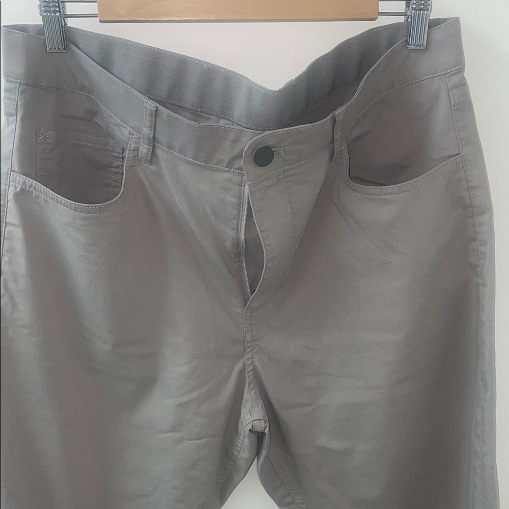Faherty Reserve Movement Pant in Light Gray